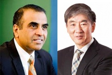 Sunil Bharti Mittal, chairman, Bharti Airtel with Xi Guohua, chairman, China Mobile